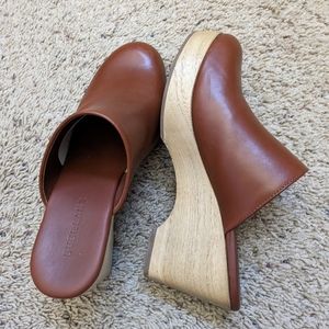 Everlane leather and wood clogs sz. 7.5